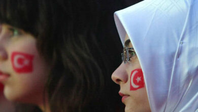 شاهد | جمهور فنربخشة يستبدل نشيد تركيا بـ "الله أكبر"