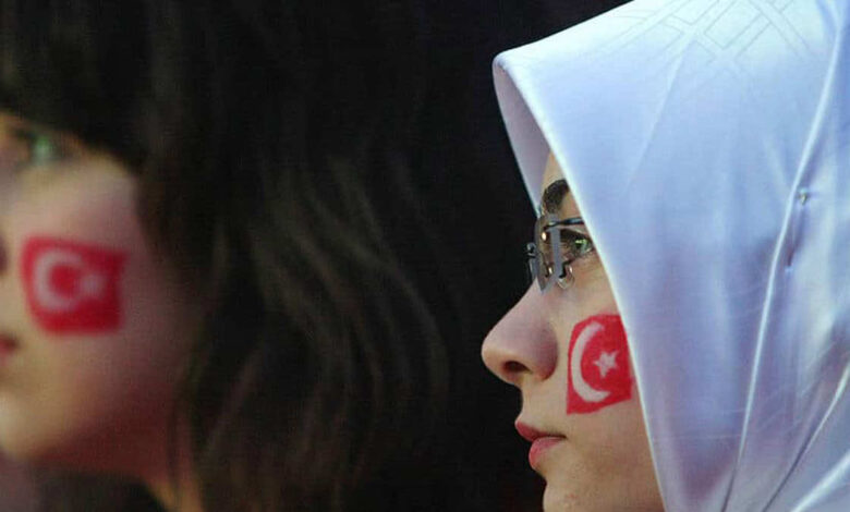 شاهد | جمهور فنربخشة يستبدل نشيد تركيا بـ "الله أكبر"