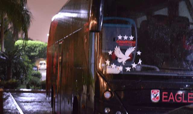 الأمطار تحاصر حافلة النادي الأهلي (صور: MercatoDay)
