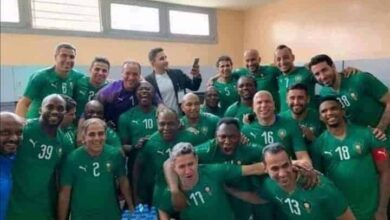 نجوم أفريقيا ضد نجوم العالم في مباراة الذكرى ال44 للمسيرة الخضراء في مدينة العيون المغربية (صور: Twitter)