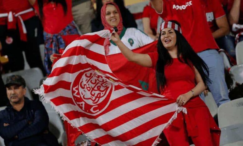 جمهور كرة القدم - مشجعات نادي الوداد المغربي (صور: AFP)