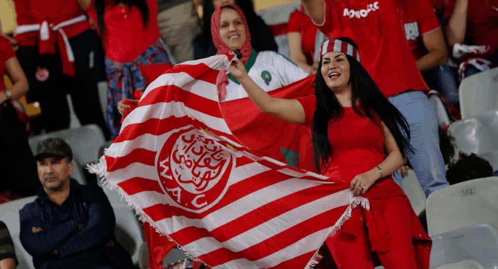 جمهور كرة القدم - مشجعات نادي الوداد المغربي (صور: AFP)