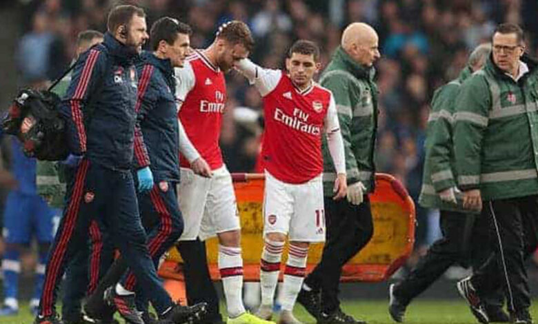آرسنال يعلن إصابة لاعبه تشامبرز بالرباط الصليبي (صور: Getty)