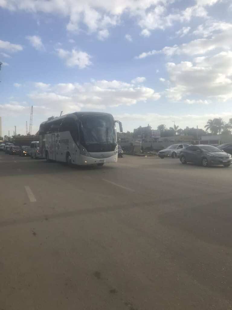 حافلة نادي صنداونز تصل ملعب القاهرة الدولي (صور: تويتر)