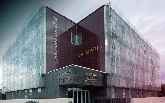 برشلونة يُحضر مكافأة لإنييستا بإطلاق اسمه على أكاديمية "لا ماسيا"