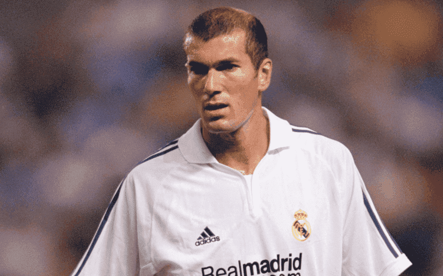 كورة وميركاتو | جميع صفقات ريال مدريد عام 2001 - زين الدين زيدان عند انضمامه لصفوف ريال مدريد عام 2001 من يوفنتوس