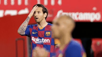 ضربة ميسي الثابتة في مباراة برشلونة واشبيلية الدوري الاسباني 2020 - صور AFP