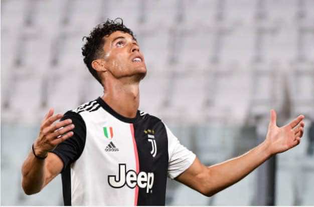 رد فعل رونالدو بعد إضاعته ركلة الجزاء - صورة مباراة يوفنتوس وسامبدوريا