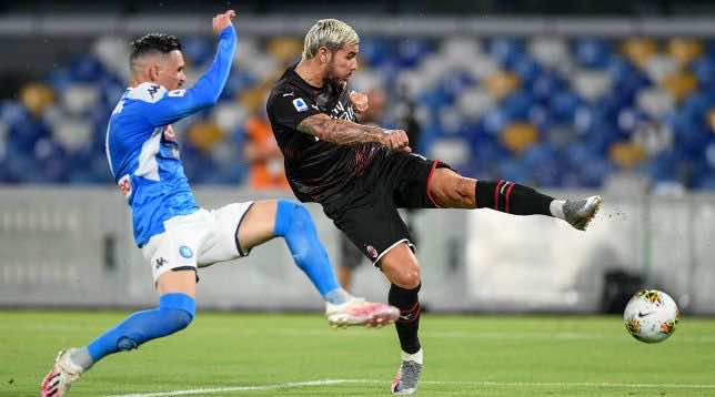 مباراة ميلان ونابولي فى الدوري الايطالي (صور:AFP)