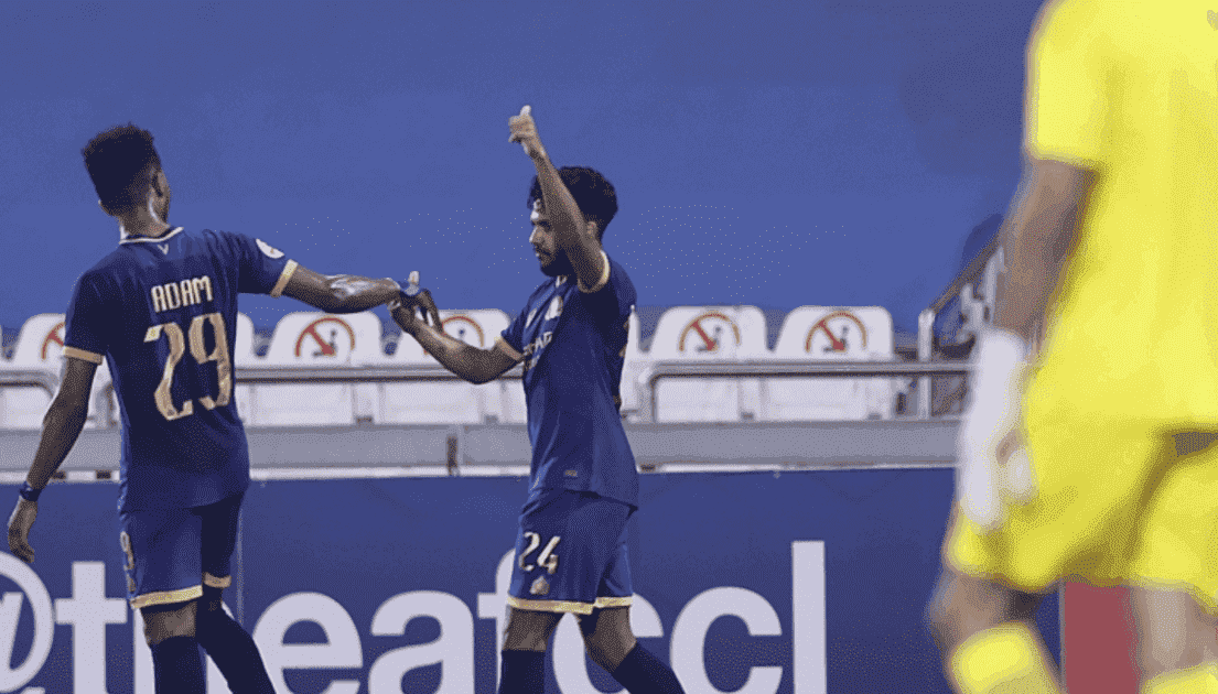 خالد الغنام يحتفل مع عبد الفتاح آدم بهدف النصر امام السد في دوري أبطال آسيا