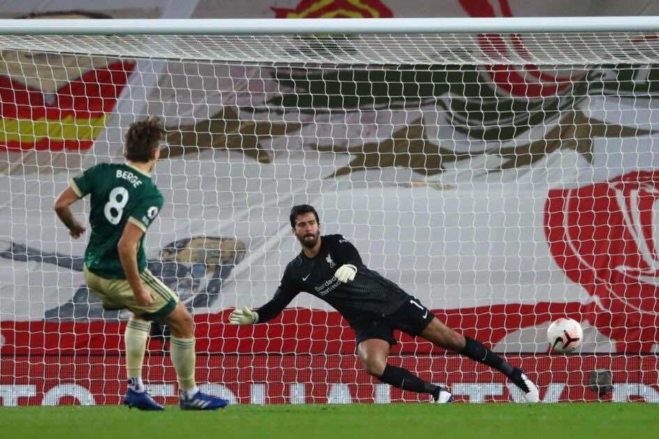 بيرج يسجل فى شباك أليسون من ركلة جزاء فى البريميرليج (صور:AFP)
