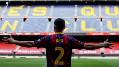 سوق الانتقالات | رسميًا.. برشلونة يعلن تعاقده مع ظهير أياكس "سيرجينو ديست"
