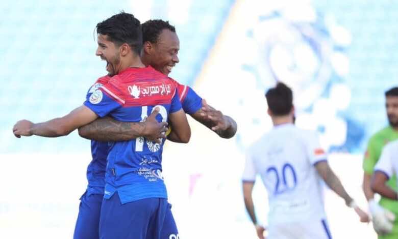 فرحة لاعب ابها "سعد بقير" بتسجيل هدف التعادل فى شباك الهلال بالدوري السعودي (صور:twitter)