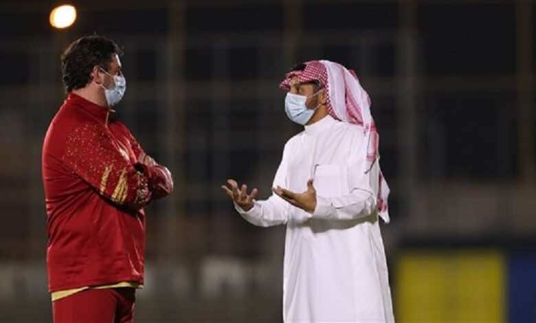 رئيس النصر السعودي يجتمع مع لاعبي الفريق والجهاز الفني
