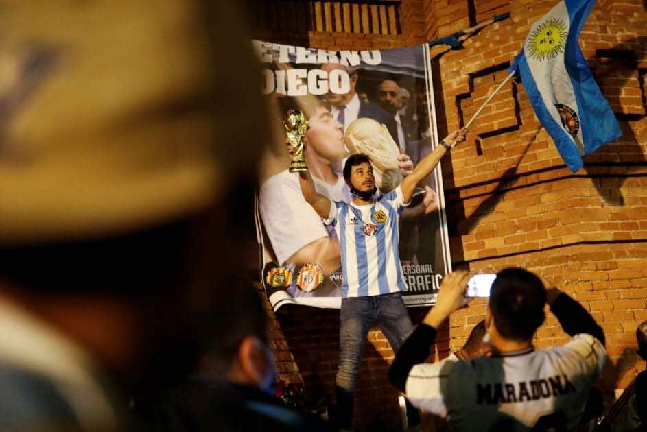  محامي مارادونا يطلب فتح تحقيق في وفاة النجم الأرجنتيني - صور Reu