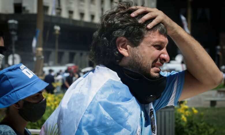 الأرجنتين تبكي مارادونا "الأقرب إلى البشر بين الآلهة"