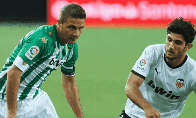 خواكين سانشيز في مباراة ريال بيتيس وفالنسيا في الدوري الاسباني