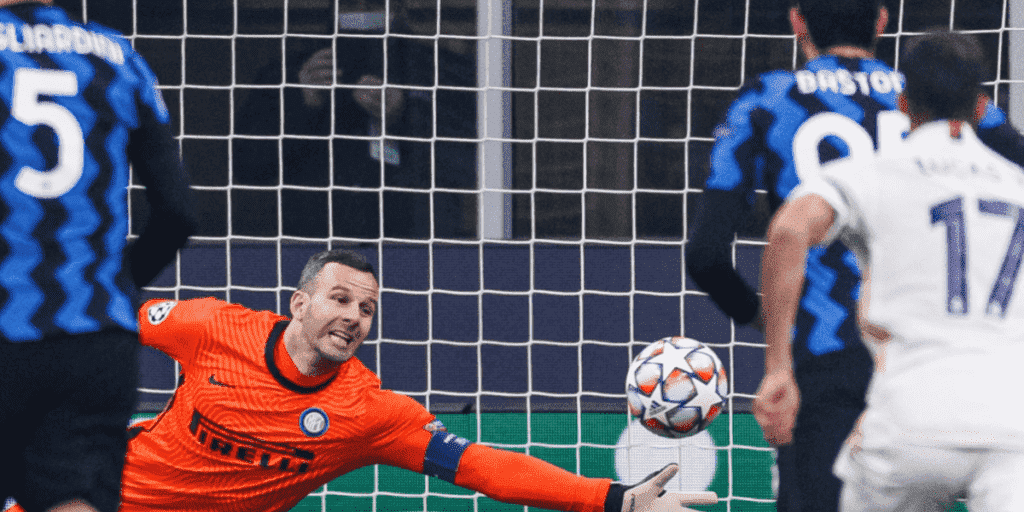 حارس مرمى انتر ميلان سمير هاندانوفيتش