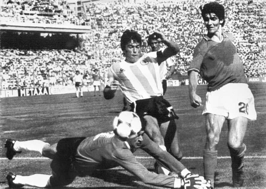 الحزن لا يفارق إيطاليا .. وفاة هداف كأس العالم 1982 "باولو روسي" - صور Afp