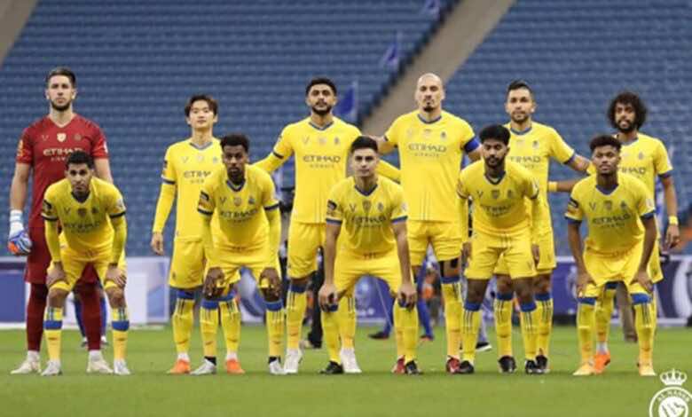 لاعبا النصر السعودي يعربان عن أسفهما بعد التعادل مع ضمك