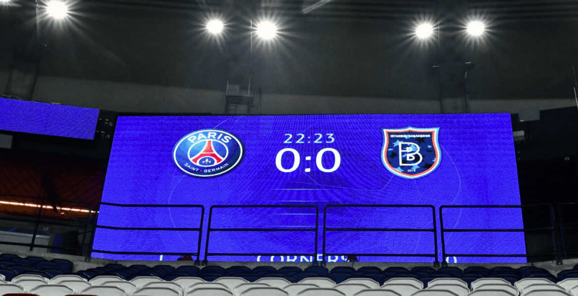 رسميًا | يويفا يقرر استكمال مباراة باريس وإسطنبول باشاك شهير مساء الاربعاء