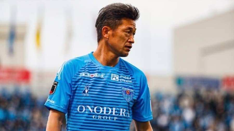 المخضرم كازو ميورا يجدد عقده مع نادي يوكوهاما الياباني عن 53 عامًا