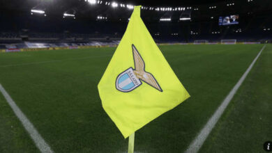 ملعب الأولمبيكو في روما ، وضع شعار نادي لاتسيو عند استضافته للمباريات هناك