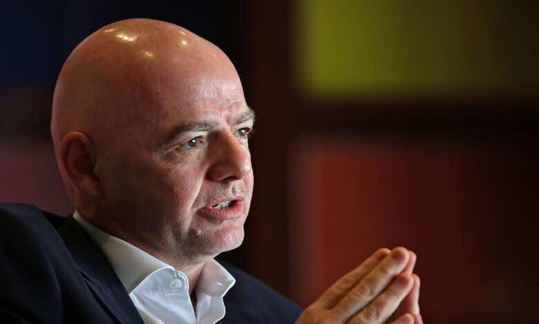 رئيس فيفا يؤجل زيارته للجزائر! - صور Afp