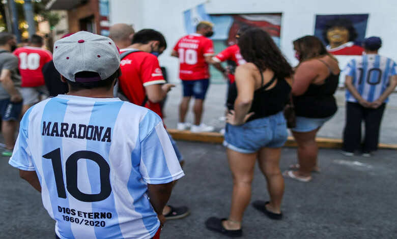 مسيرة في الأرجنتين تطالب العدالة لــ آسطورة كرة القدم مارادونا للأهمال بقتله!