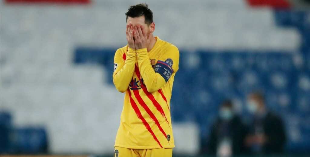 ليونيل ميسي يهدر ركلة جزاء في مباراة برشلونة وباريس سان جيرمان