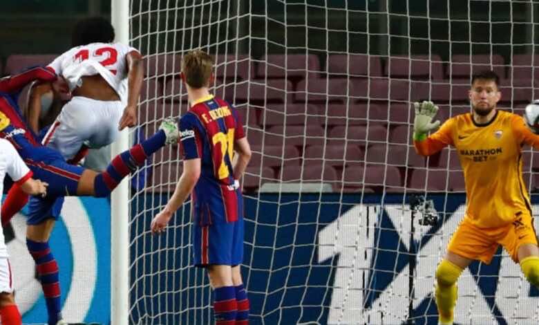 بيكيه يسجل هدف تعادل برشلونة امام اشبيلية في إياب نصف نهائي كأس ملك اسبانيا 2021