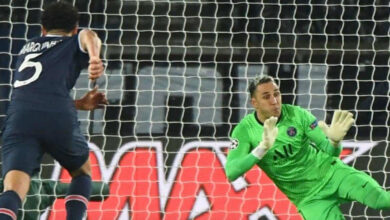 نافاس يتصدى لركلة جزاء من ميسي في مباراة باريس وبرشلونة في دوري ابطال اوروبا