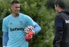 باريس سان جيرمان يبدأ تقليص عدد حراس المرمى بإعادة أريولا إلى الدوري الانجليزي