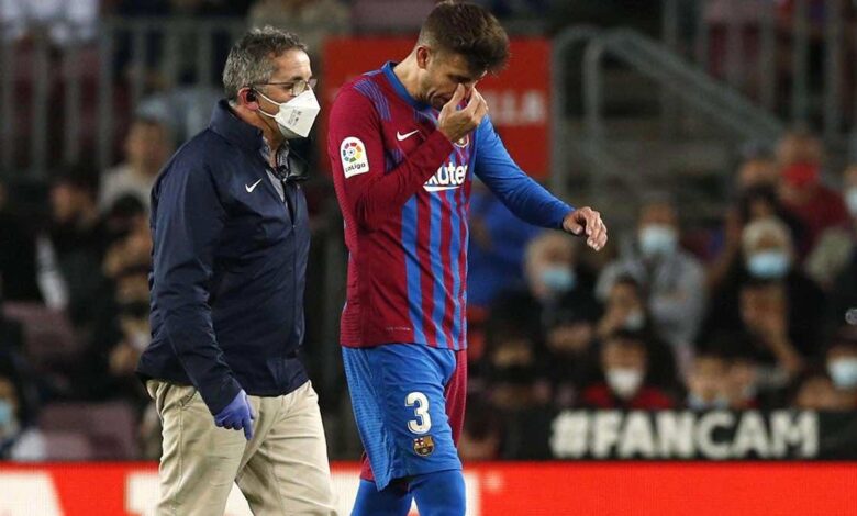 إصابة جيرارد بيكيه في ربلة الساق تبعده عن مباريات برشلونة القادمة