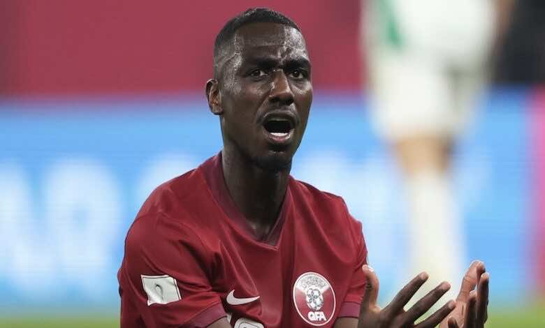 السوداني المعز علي لاعب منتخب قطر