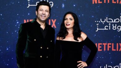 كم حصلت منى زكي من نتفليكس للمشاركة في فيلم اصحاب ولا اعز؟