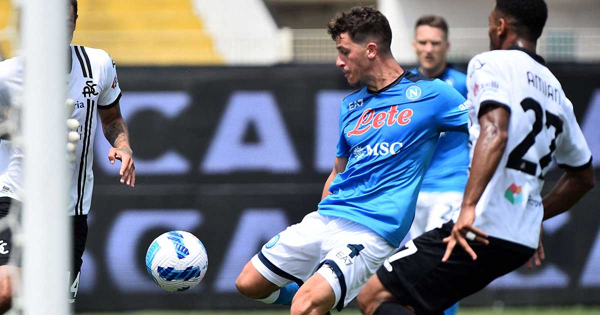 نابولي يختتم مشواره في الدوري الايطالي بفوز سهل على سبيزيا