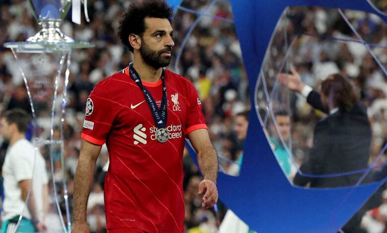 هل يصدم محمد صلاح ليفربول وينتقل إلى منافس في الدوري الانجليزي؟