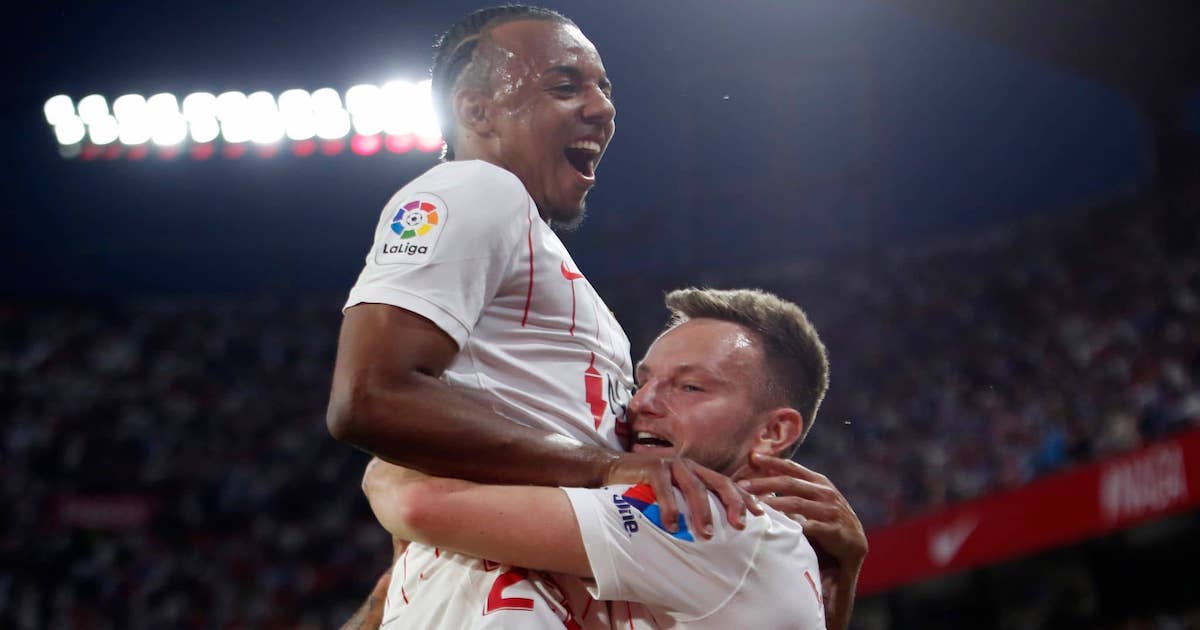 تشيلسي يستغل استبعاد كوندي من معسكر اشبيلية لتعويض خسارة دي ليخت