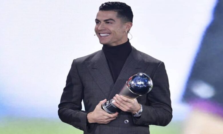 كريستيانو رونالدو يحصل على جائزة أفضل هداف للمنتخبات من الفيفا في 2021