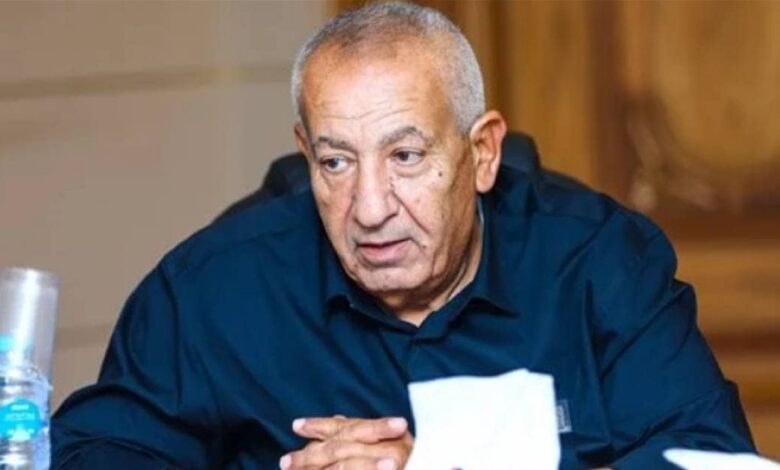 كامل أبو علي يعلن استقالته رسميًا من رئاسة المصري بسبب الأزمة المالية