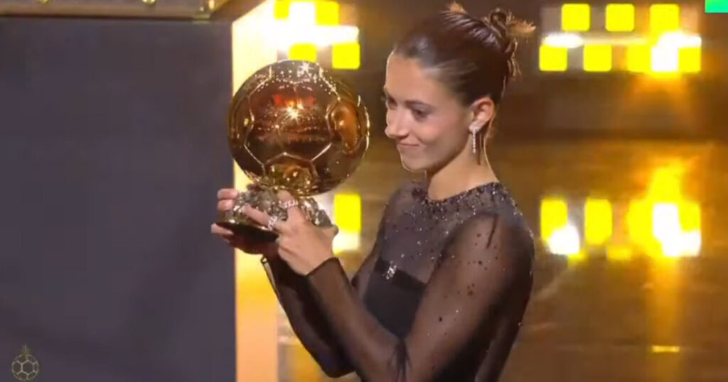 الجائزة باقية في برشلونة.. ايتانا بونماتي تحقق الكرة الذهبية للسيدات 2023