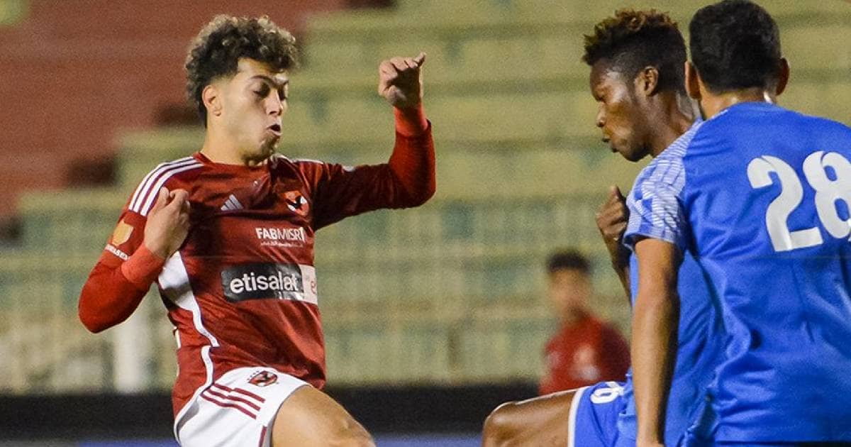 خبير تحكيمي: محمد عادل لم يرتكب أخطاء مؤثرة.. ولاعب سموحة استحق الطرد أمام الأهلي