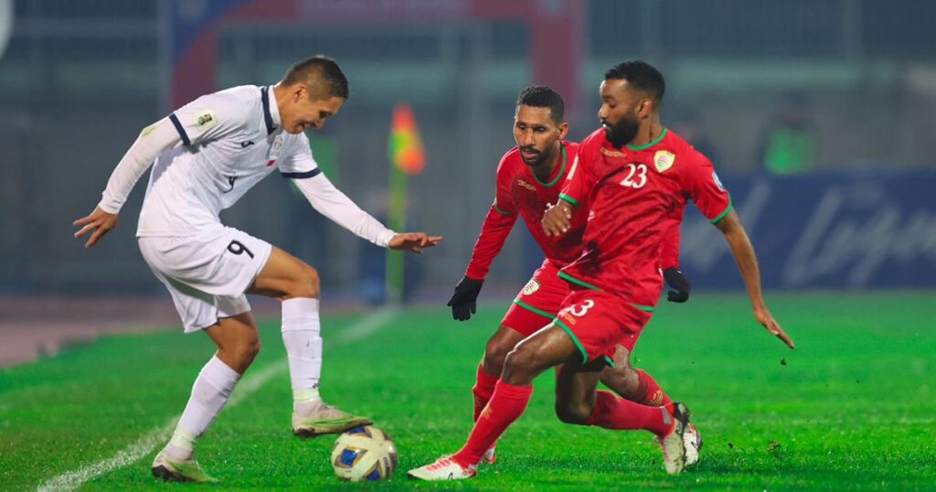 صورة من مباراة عمان وقيرغيزستان في تصفيات كأس العالم