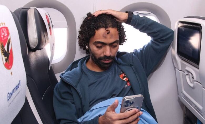لاعب النادي حسين الشحات أثناء سفره مع الفريق