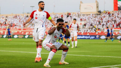 الشارقة يستغل تعثر شباب الأهلي ويعتلي الصدارة بفوزه على النصر