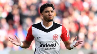 ليفربول يسعى لضم عمر مرموش لتعويض رحيل محمد صلاح المحتمل