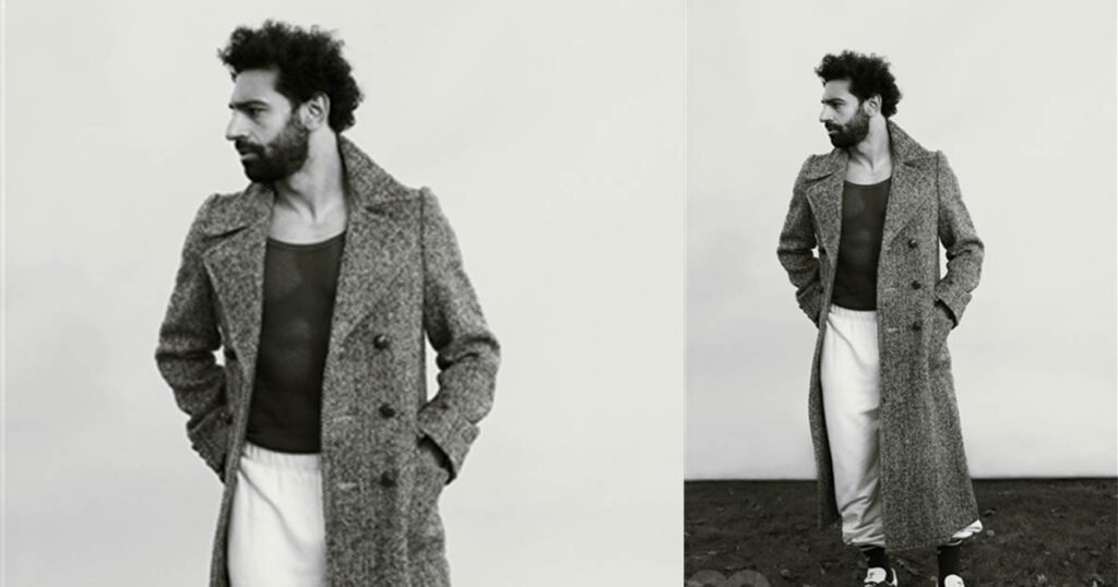 صورة محمد صلاح في استعراضه لمعطف ماركة غوتشي