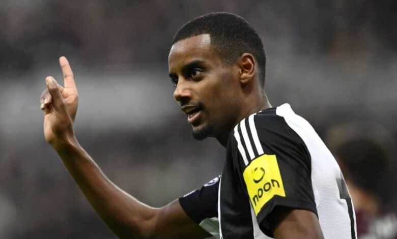 برشلونة يسعى لتعزيز خط هجومه بضم ألكسندر إيساك من نيوكاسل