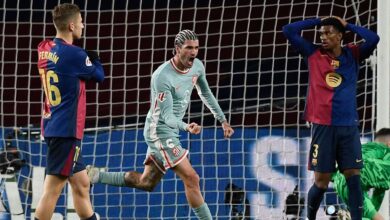 أتلتيكو مدريد يُعاقب برشلونة في الوقت القاتل ويعتلي القمة مؤقتاً